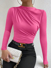 MOCK NECK RUCHED TEE