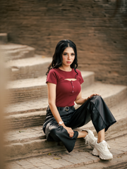 WOMEN'S SHORT SLEEVE T-SHIRT WITH HOLLOW OUT FRONT TOP